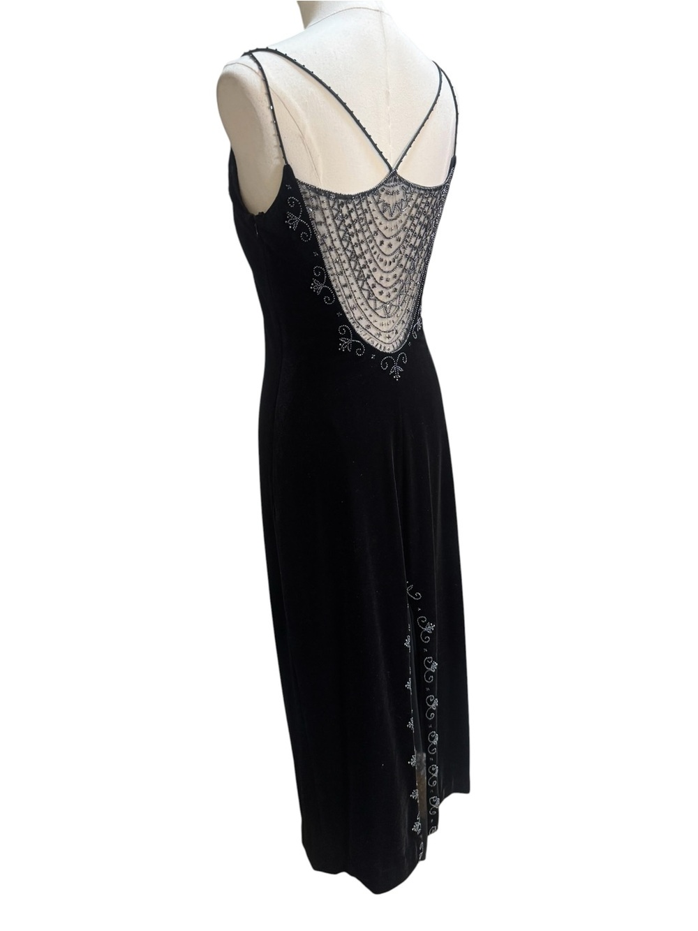 Vintage Dave & Johnny Black Velvet Beaded Formal Gown By Laura Riner Size
 9/10 - Picture 7 of 11